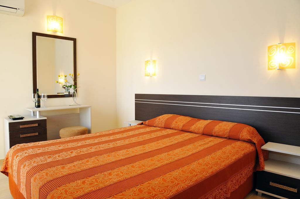 Hotel Iris Nesebar Rum bild